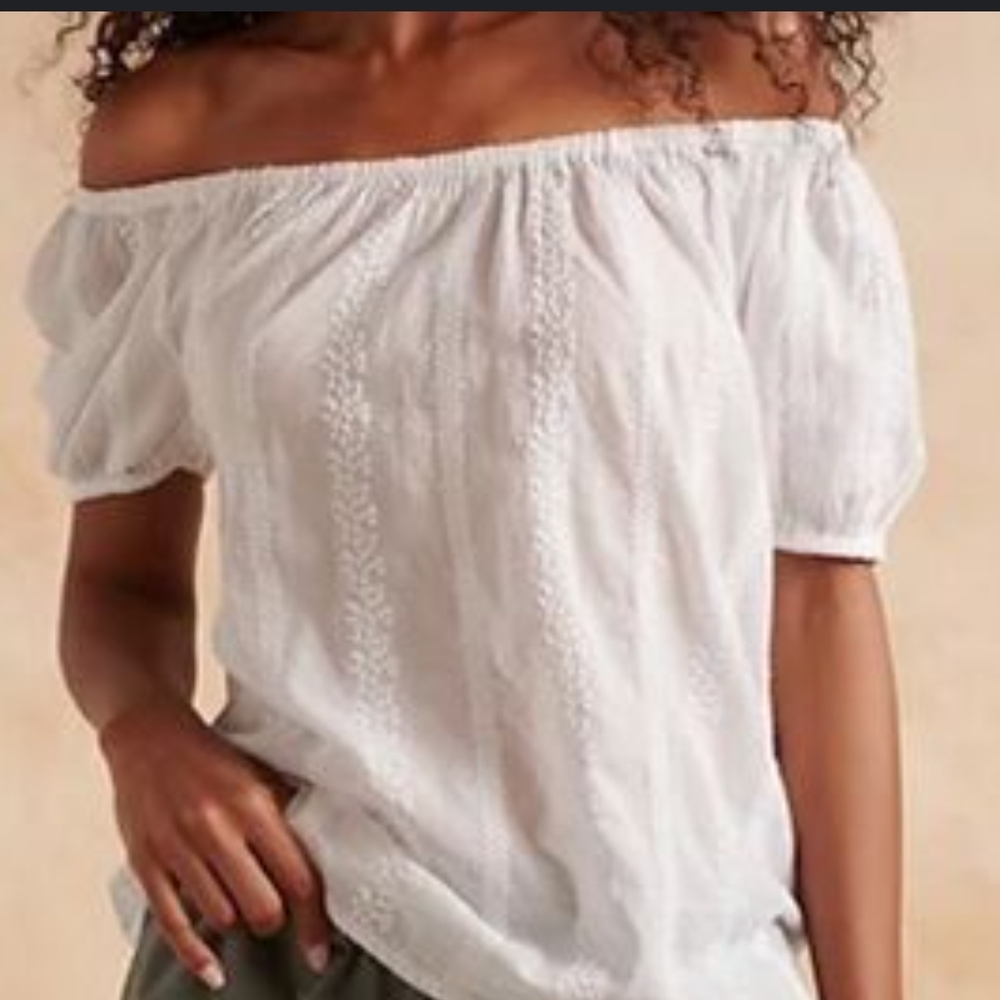 Vince Camuto White Off-Shoulder Blouse